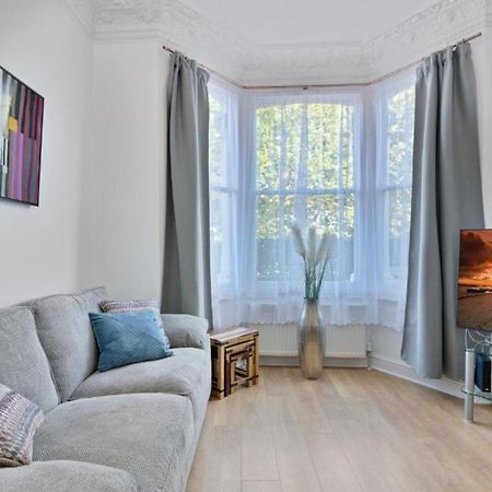 Onsitestays - Tranquil 2 Bedroom Apartment With Large Kitchen, Private Garden Near Wimbledon Station Londres Extérieur photo