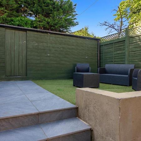 Onsitestays - Tranquil 2 Bedroom Apartment With Large Kitchen, Private Garden Near Wimbledon Station Londres Extérieur photo