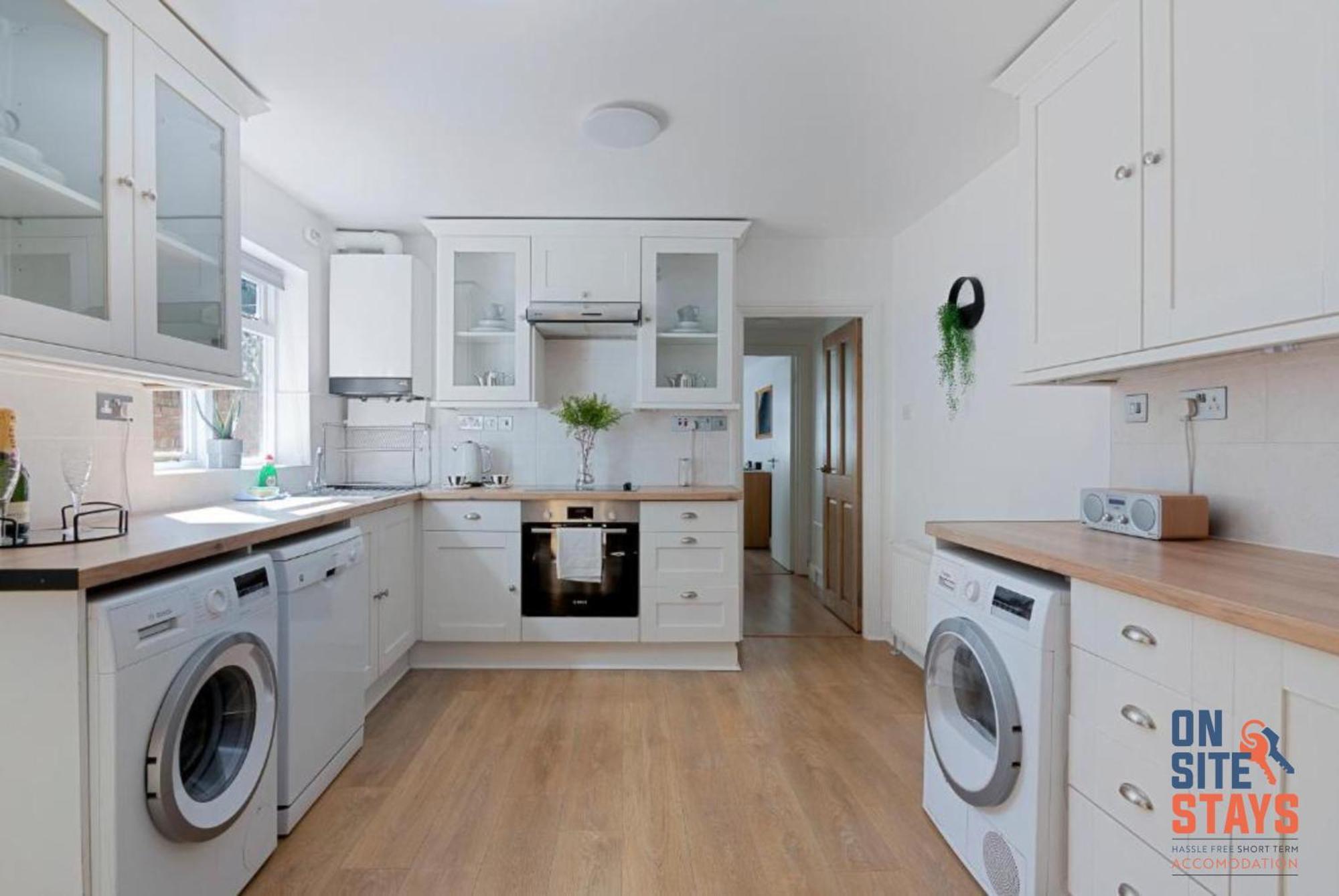 Onsitestays - Tranquil 2 Bedroom Apartment With Large Kitchen, Private Garden Near Wimbledon Station Londres Extérieur photo