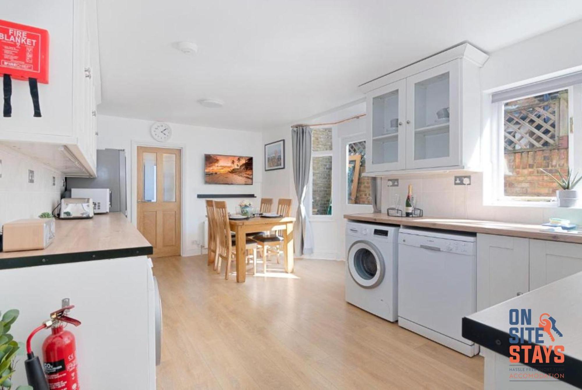 Onsitestays - Tranquil 2 Bedroom Apartment With Large Kitchen, Private Garden Near Wimbledon Station Londres Extérieur photo