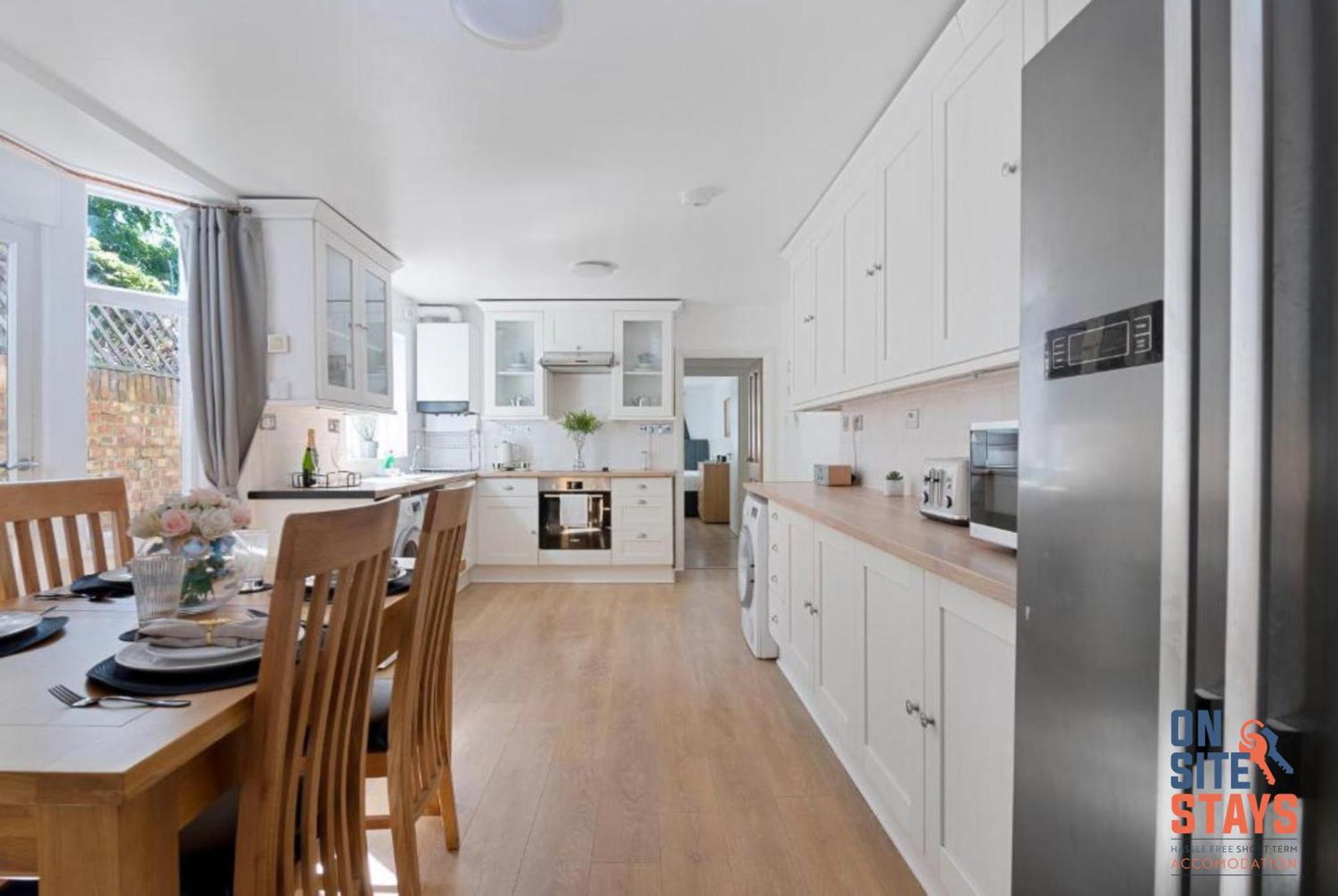 Onsitestays - Tranquil 2 Bedroom Apartment With Large Kitchen, Private Garden Near Wimbledon Station Londres Extérieur photo