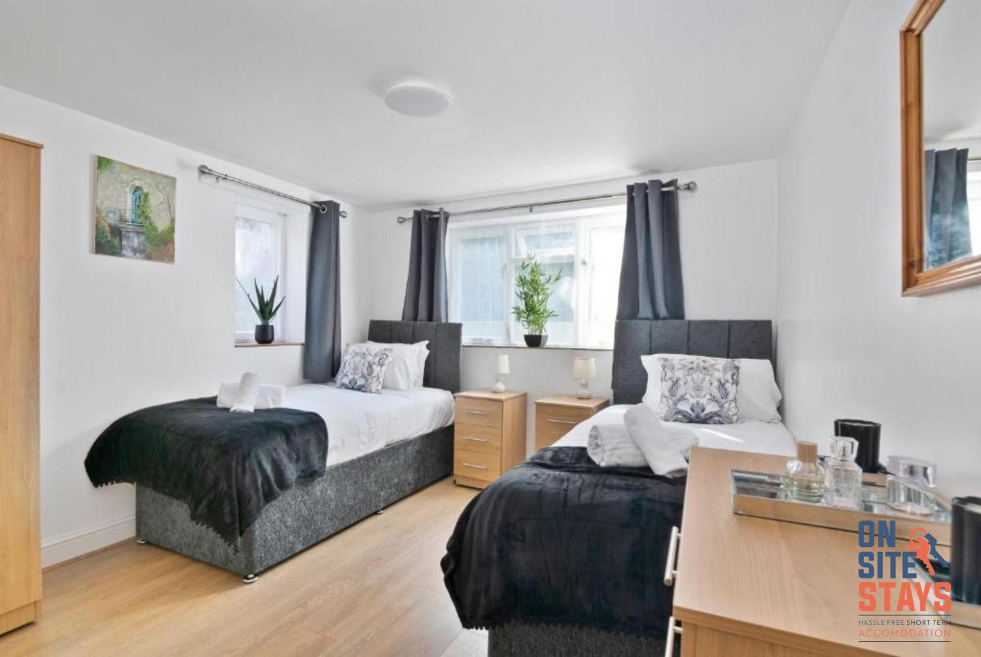 Onsitestays - Tranquil 2 Bedroom Apartment With Large Kitchen, Private Garden Near Wimbledon Station Londres Extérieur photo