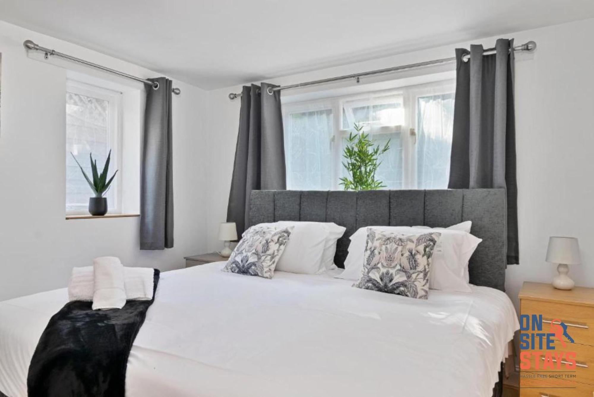 Onsitestays - Tranquil 2 Bedroom Apartment With Large Kitchen, Private Garden Near Wimbledon Station Londres Extérieur photo