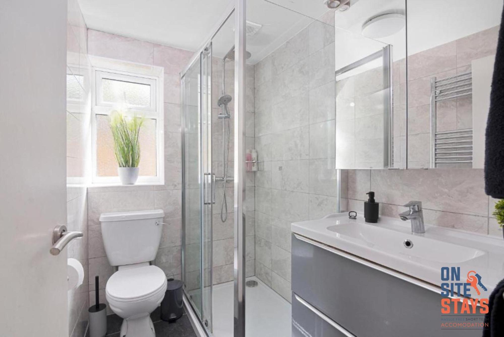 Onsitestays - Tranquil 2 Bedroom Apartment With Large Kitchen, Private Garden Near Wimbledon Station Londres Extérieur photo
