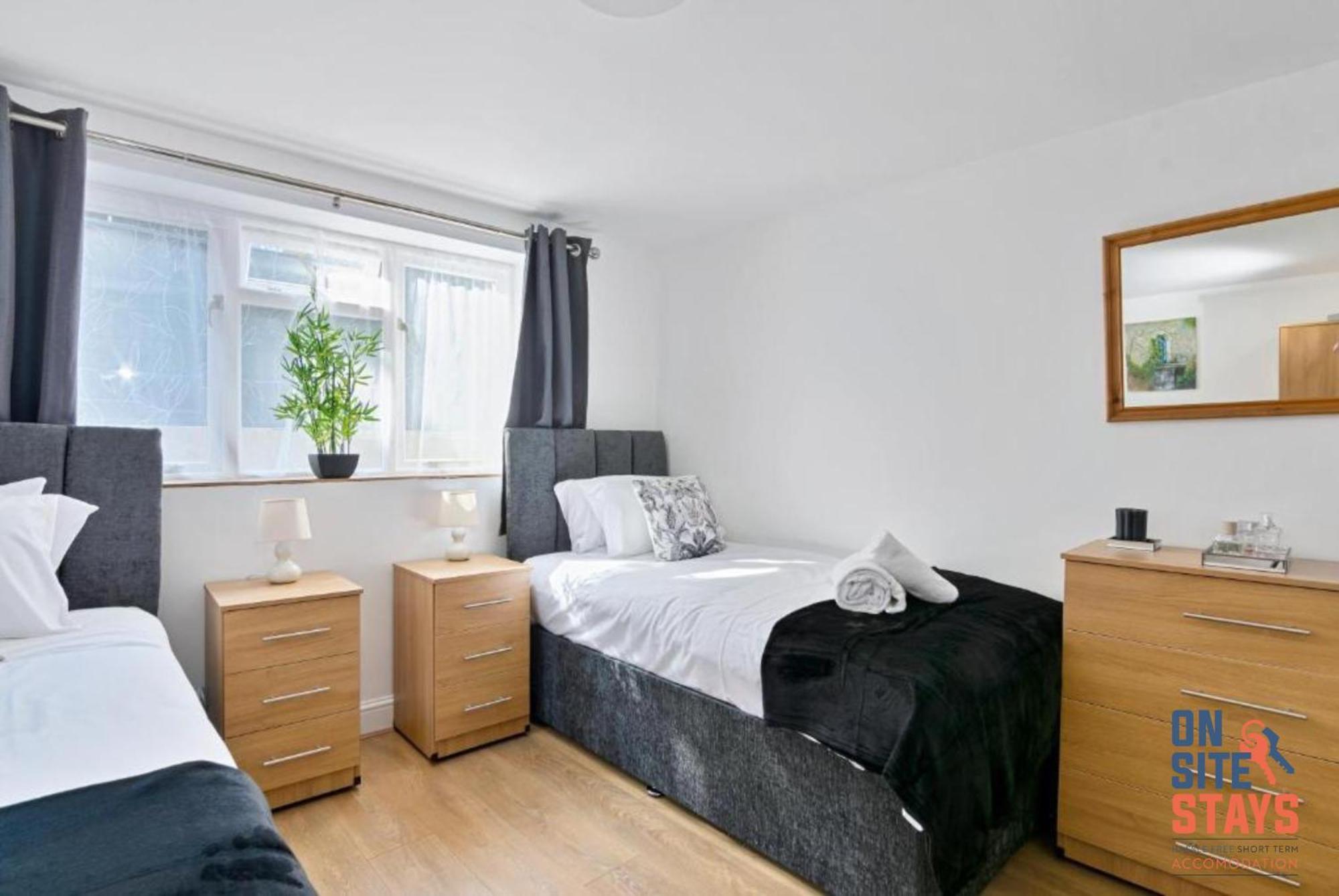 Onsitestays - Tranquil 2 Bedroom Apartment With Large Kitchen, Private Garden Near Wimbledon Station Londres Extérieur photo