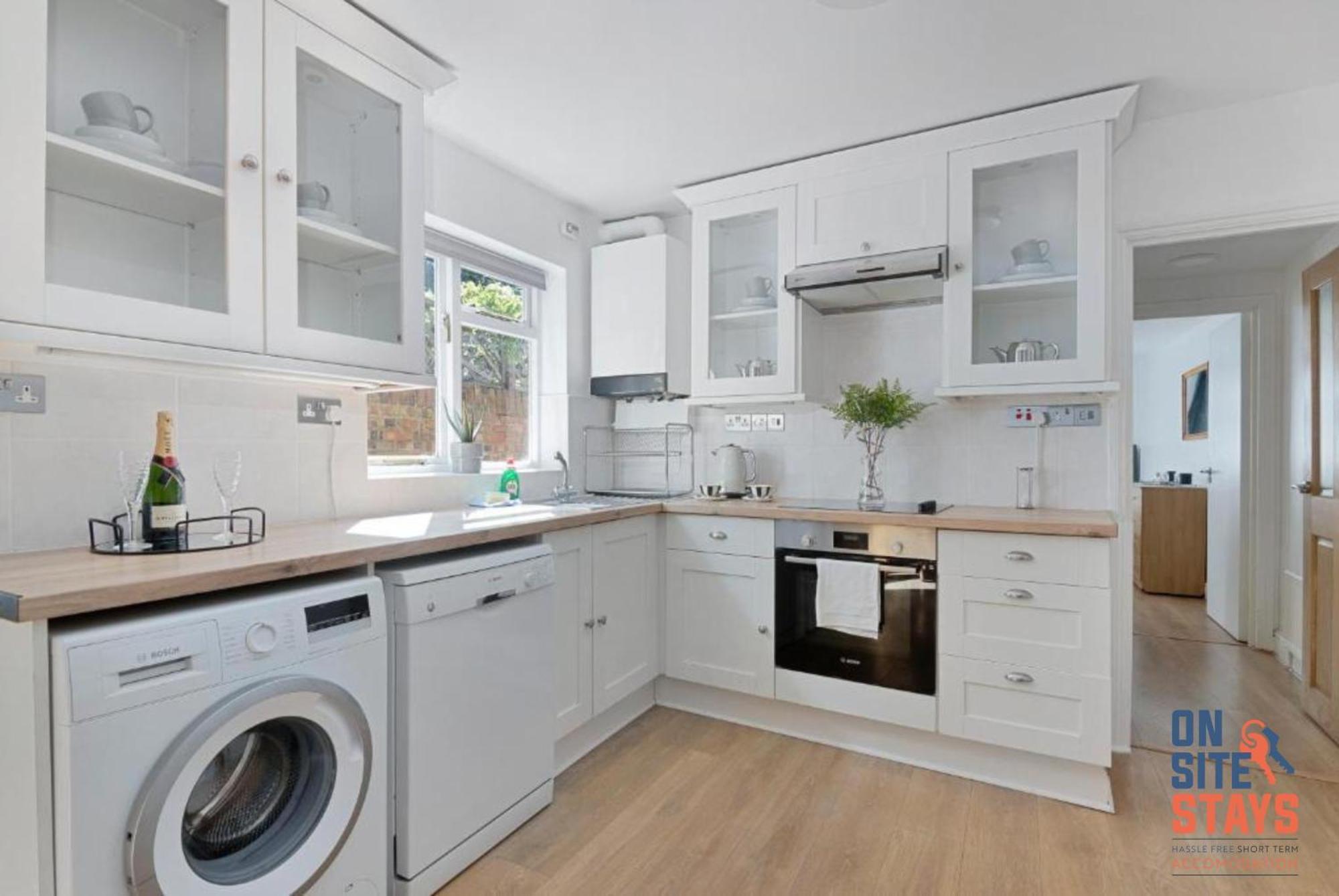 Onsitestays - Tranquil 2 Bedroom Apartment With Large Kitchen, Private Garden Near Wimbledon Station Londres Extérieur photo