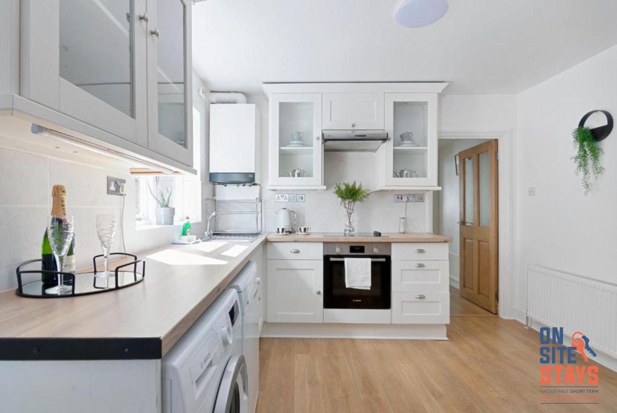 Onsitestays - Tranquil 2 Bedroom Apartment With Large Kitchen, Private Garden Near Wimbledon Station Londres Extérieur photo