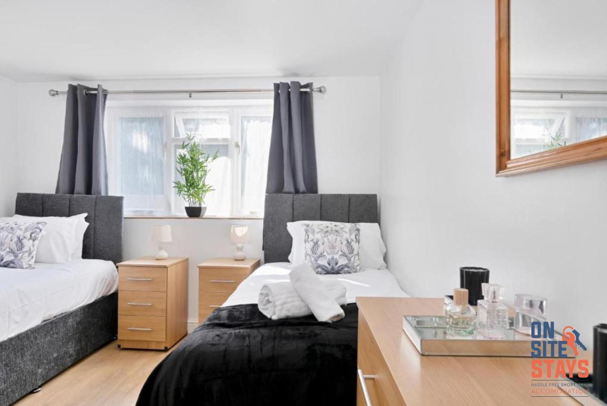 Onsitestays - Tranquil 2 Bedroom Apartment With Large Kitchen, Private Garden Near Wimbledon Station Londres Extérieur photo