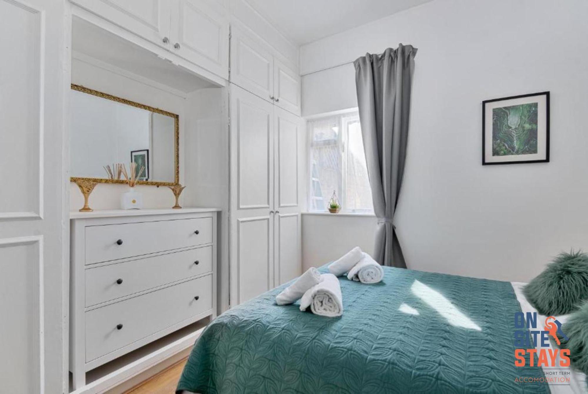 Onsitestays - Tranquil 2 Bedroom Apartment With Large Kitchen, Private Garden Near Wimbledon Station Londres Extérieur photo