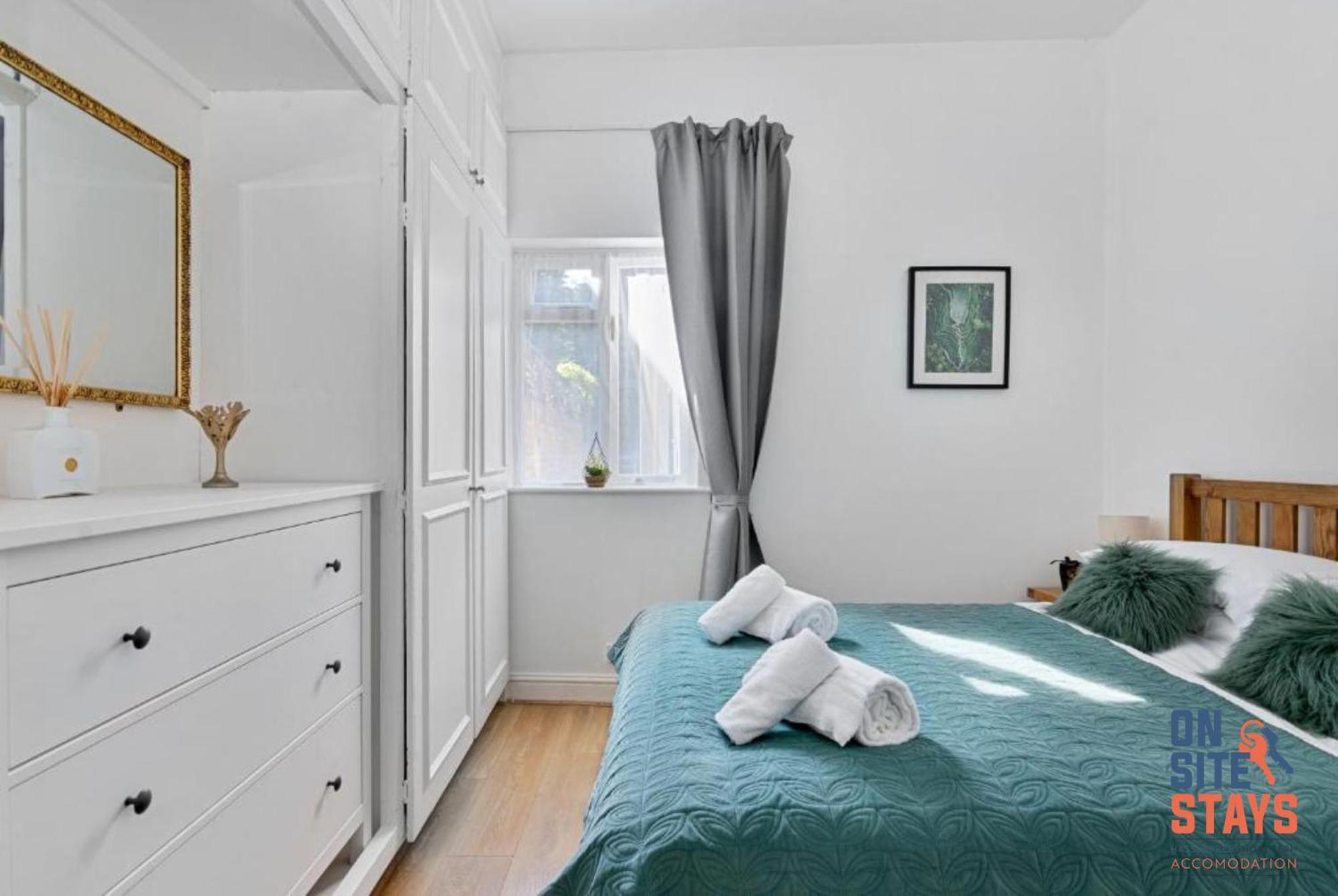 Onsitestays - Tranquil 2 Bedroom Apartment With Large Kitchen, Private Garden Near Wimbledon Station Londres Extérieur photo