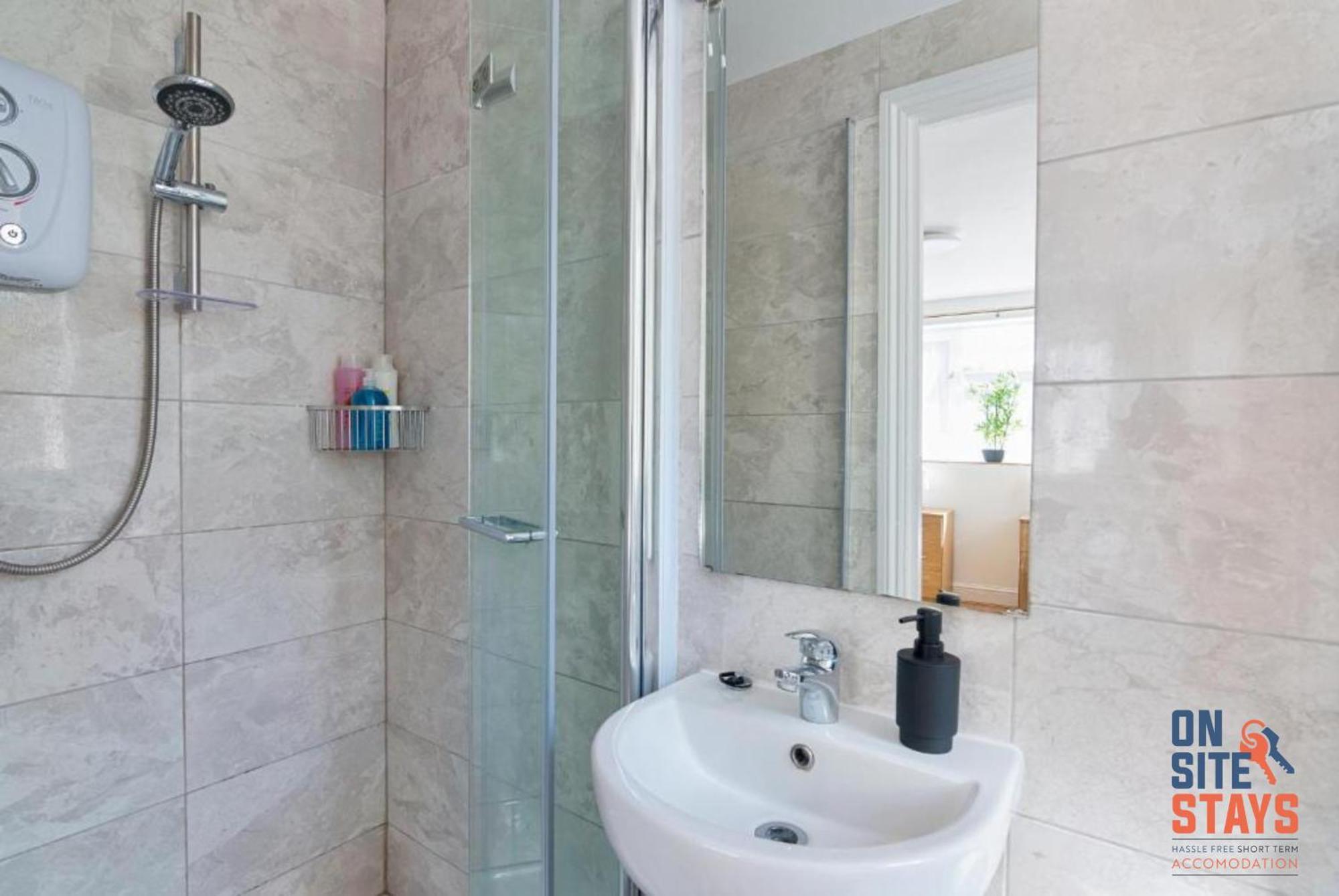 Onsitestays - Tranquil 2 Bedroom Apartment With Large Kitchen, Private Garden Near Wimbledon Station Londres Extérieur photo